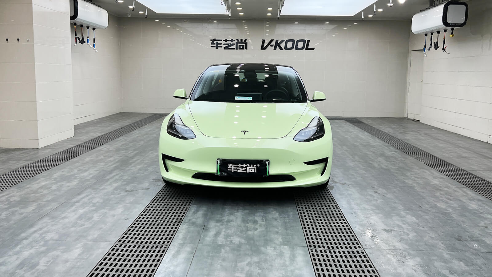 特斯拉Model3黑色施工改色膜牛油果绿案例